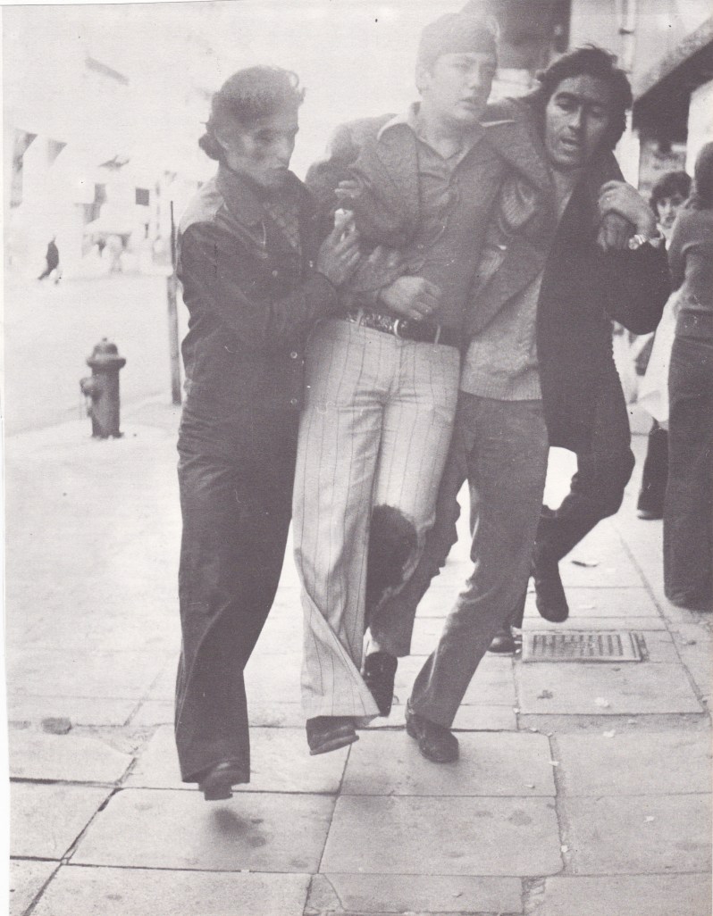 εδώ ένας φοιτητής που χτύπησε το πόδι του στη... μακριά γαϊδούρα