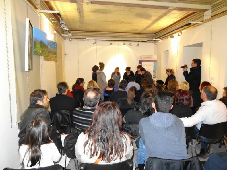 561975_404178776379390_881106618_n