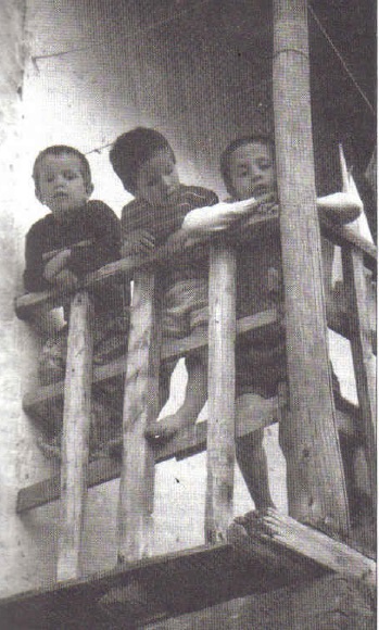 φωτογραφία από τα "Αντιτετράδια της Εκπαίδευσης"