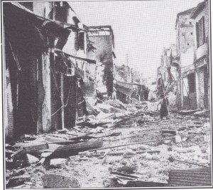 Ο δρόμος με τα στιβανάδικα, μετά από τον βομβαρδισμό των Χανίων από τους Ναζί