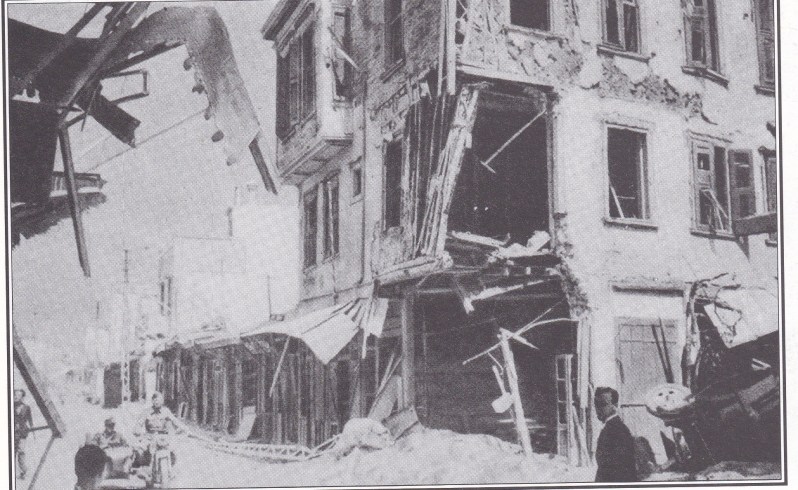 Zerstörte Häuser und Strassen. Nur wenig Leben regt sich in Strassen von Heraklion